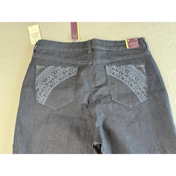 Gloria Vanderbilt Capri Pants Womens 10 Blue Jordyn Embroidered Pockets Mid Rise - Picture 8 of 16